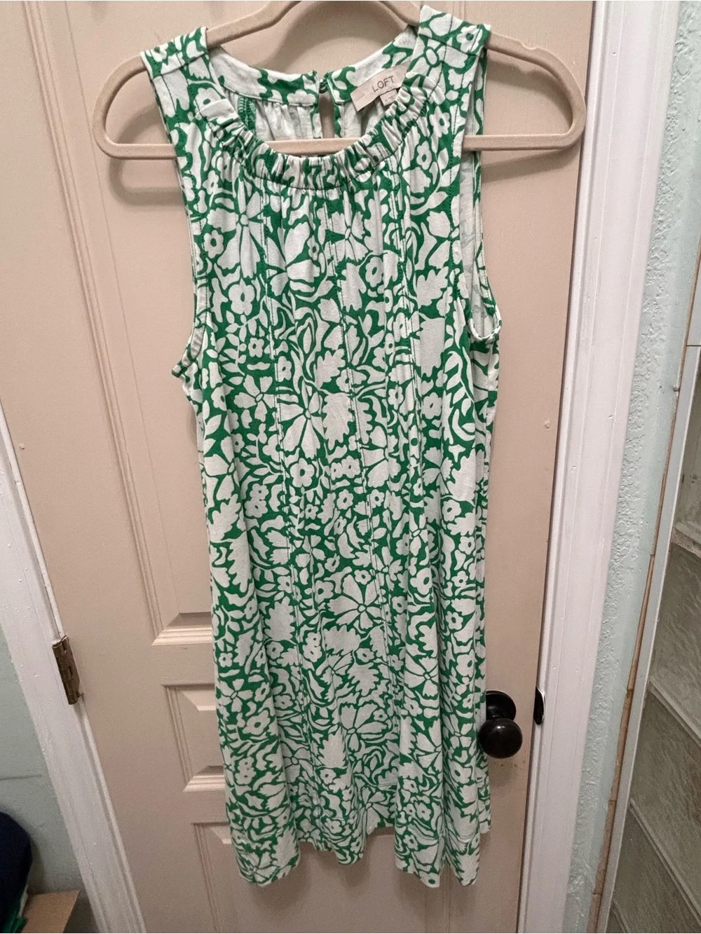 LOFT Women’s Green & White Floral Sleeveless Shift Dress Size Medium - Picture 1 of 4